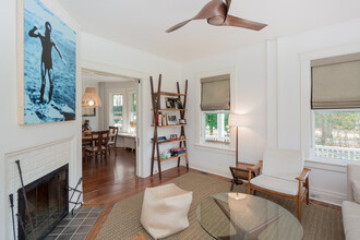 35 Meeting House Ln in Amagansett, NY - Building Photo - Building Photo