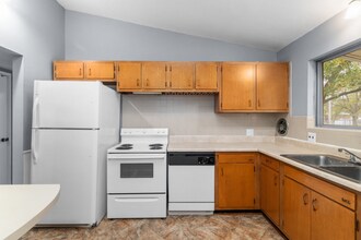 550 Versailles Dr in Florissant, MO - Building Photo - Building Photo