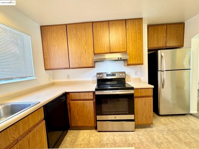 554 Bancroft Ave in San Leandro, CA - Building Photo - Building Photo