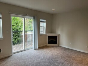 Kandila Townhomes in Federal Way, WA - Building Photo - Interior Photo