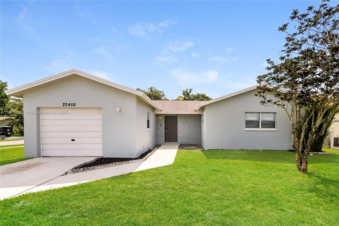 22458 SW 56th Ave in Boca Raton, FL - Building Photo