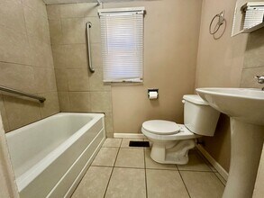 437 W Jackson St in Marshfield, MO - Building Photo - Building Photo