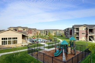 Copper Peak Apartments in Longmont, CO - Foto de edificio - Building Photo