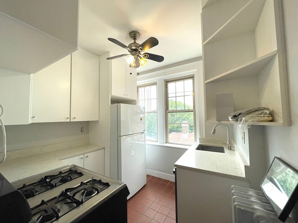 90 Bynner St, Unit 7 in Boston, MA - Building Photo