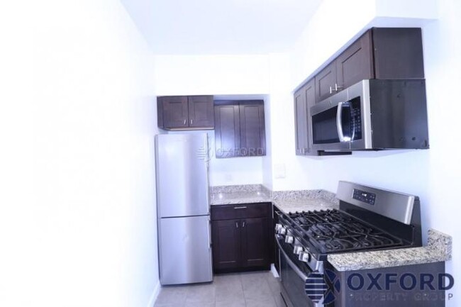 139-09 34th Rd in Queens, NY - Building Photo - Building Photo