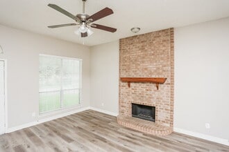 4910 Green Hollow Dr in Arlington, TX - Building Photo - Building Photo