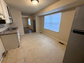 1016 Camaro Dr in Danville, IL - Building Photo - Building Photo