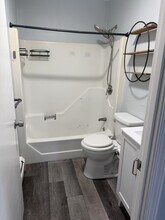 210 Brook Village Rd in Nashua, NH - Building Photo - Building Photo