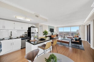 Houston House in Houston, TX - Building Photo