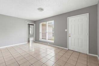 344 Pennington Dr in Alvin, TX - Building Photo - Building Photo