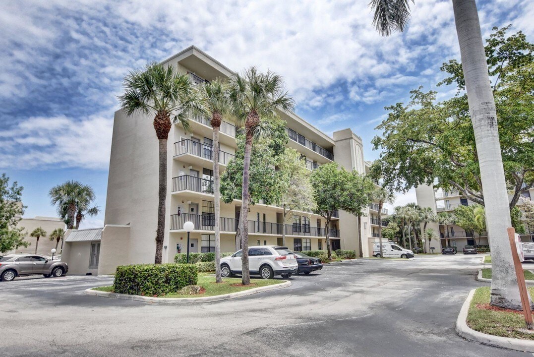 17 Royal Palm Way-Unit -603 in Boca Raton, FL - Building Photo