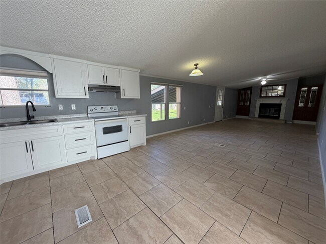 15467 Delores Ln in Conroe, TX - Foto de edificio - Building Photo