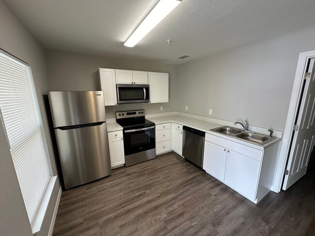 5580 NE 35th St, Unit 1 in Silver Springs, FL - Foto de edificio - Building Photo