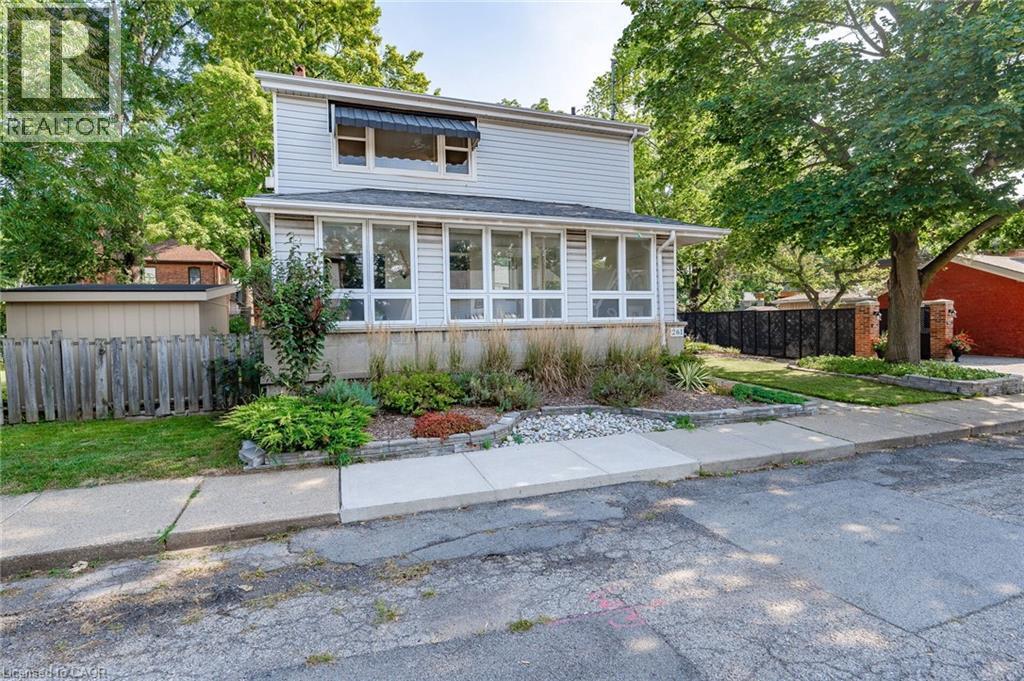 261 Hatt St in Hamilton, ON - Building Photo