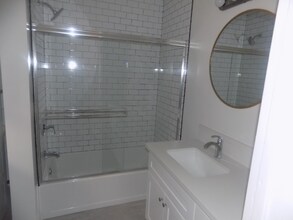 646 S Barrington Ave in Los Angeles, CA - Building Photo - Building Photo