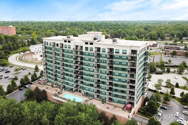 6420 Double Eagle Dr in Woodridge, IL - Building Photo - Building Photo