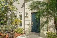 2501 SW 99th Way in Miramar, FL - Foto de edificio - Building Photo