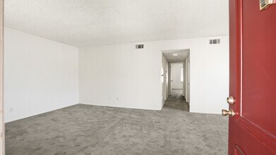 833 Cinnamon Ln, Unit 4 in Duarte, CA - Building Photo - Building Photo
