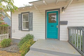 206 E 6th St in Georgetown, TX - Building Photo - Building Photo