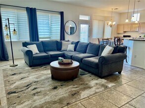 10801 Heritage Hills Dr in Las Vegas, NV - Building Photo - Building Photo