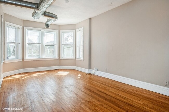 2444 N Campbell Ave in Chicago, IL - Foto de edificio - Building Photo