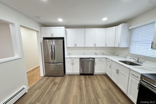 6 Merle Pl in Deer Park, NY - Building Photo - Building Photo