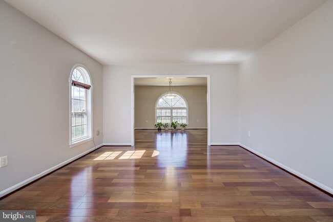 19900 Belle Chase Dr in Gaithersburg, MD - Building Photo - Building Photo