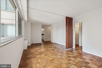 4515 Willard Ave in Chevy Chase, MD - Building Photo - Building Photo