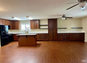 5429 White Wheat Ave in Bakersfield, CA - Building Photo - Building Photo