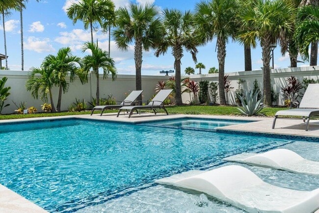 12404 Nautilus Cir in Palm Beach Gardens, FL - Building Photo - Building Photo