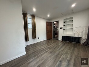20-52-52 32nd St in Queens, NY - Building Photo - Building Photo