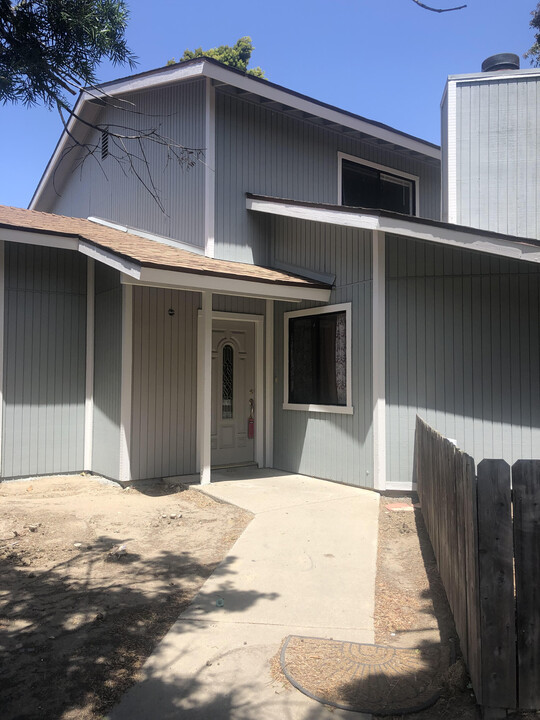 423 E College Ave, Unit C in Lompoc, CA - Building Photo