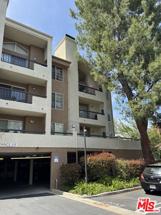 5550 Owensmouth Ave in Los Angeles, CA - Building Photo - Building Photo