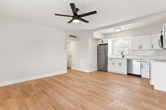 300 S Nimbus Ave in Clearwater, FL - Building Photo - Building Photo