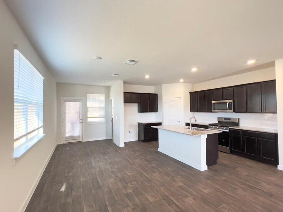 2900 Egan Dr in Pflugerville, TX - Building Photo