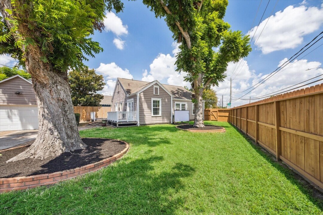 1120 Dunbar St in Houston, TX - Building Photo