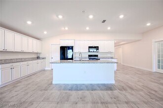 6548 Bay Ridge Way in Ft. Myers, FL - Building Photo - Building Photo