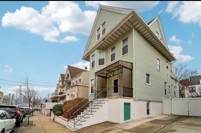 21-23-23 48th St in Weehawken, NJ - Building Photo - Building Photo