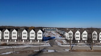 1580 Main Townhomes in De Pere, WI - Building Photo