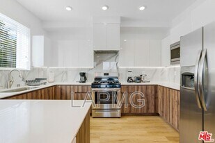 4637 Laurel Canyon Blvd in Los Angeles, CA - Building Photo