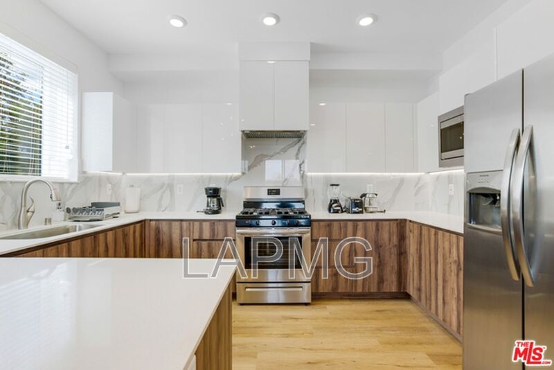 4637 Laurel Canyon Blvd in Los Angeles, CA - Building Photo