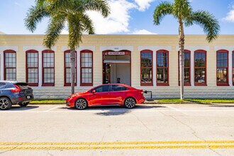Box Factory Lofts in Tampa, FL - Foto de edificio - Building Photo