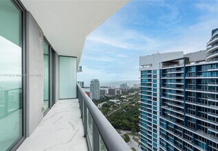 1300 S Miami Ave, Unit PH4909 in Miami, FL - Building Photo - Building Photo