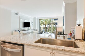 99 SE Mizner Blvd in Boca Raton, FL - Building Photo - Building Photo