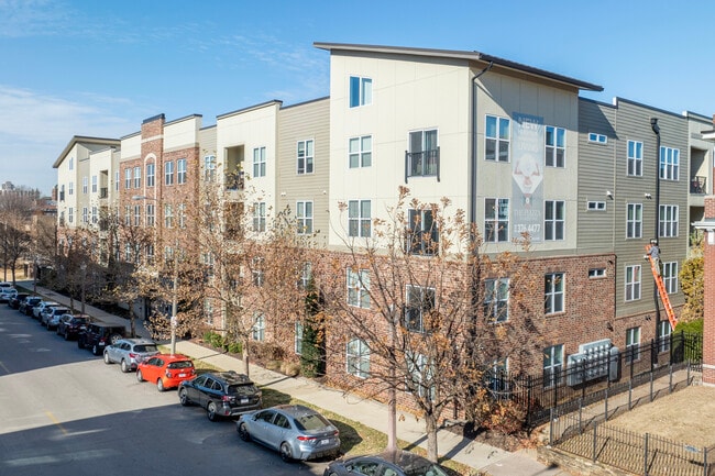 Piazza on West Pine in St. Louis, MO - Foto de edificio - Building Photo