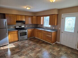 96 E Schuyler St in Oswego, NY - Building Photo