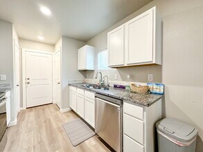 7413 35th St in Lubbock, TX - Foto de edificio - Building Photo