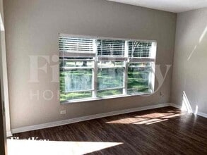 1335 Emerald Hill Way in Valrico, FL - Foto de edificio - Building Photo