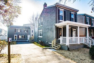 404 E Barnard St, Unit Rear in West Chester, PA - Foto de edificio - Building Photo