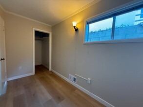 465 Mariposa St in Brisbane, CA - Building Photo - Building Photo